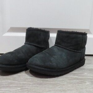 Kids UGG classic mini boot black
